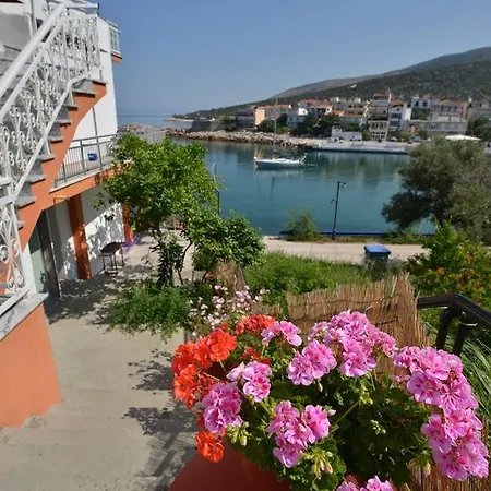 Appartement To Pithari *