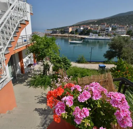 Lejlighed To Pithari *