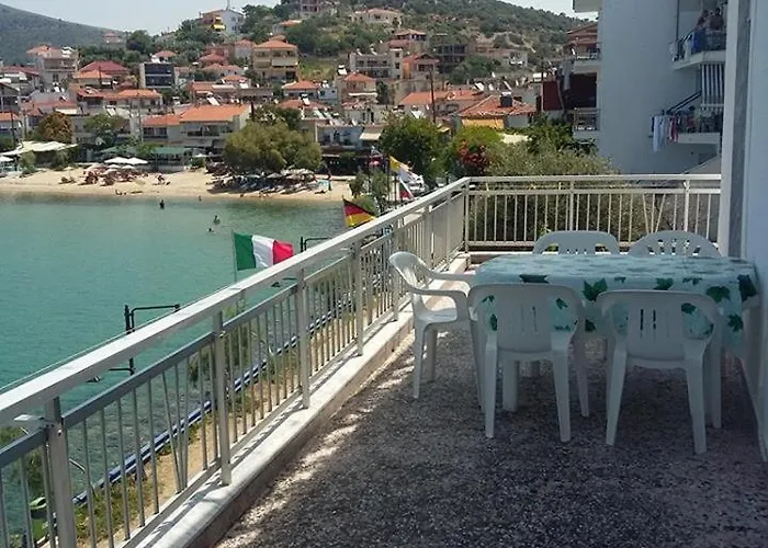 To Pithari Lejlighed *